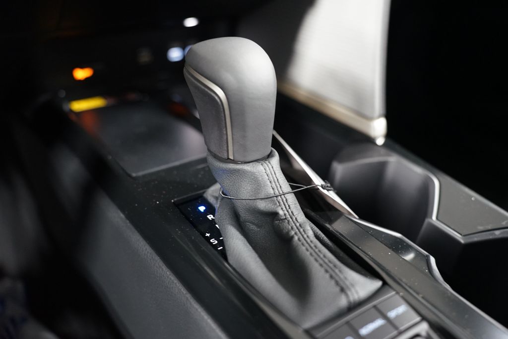 2025 Toyota Camry SE 23