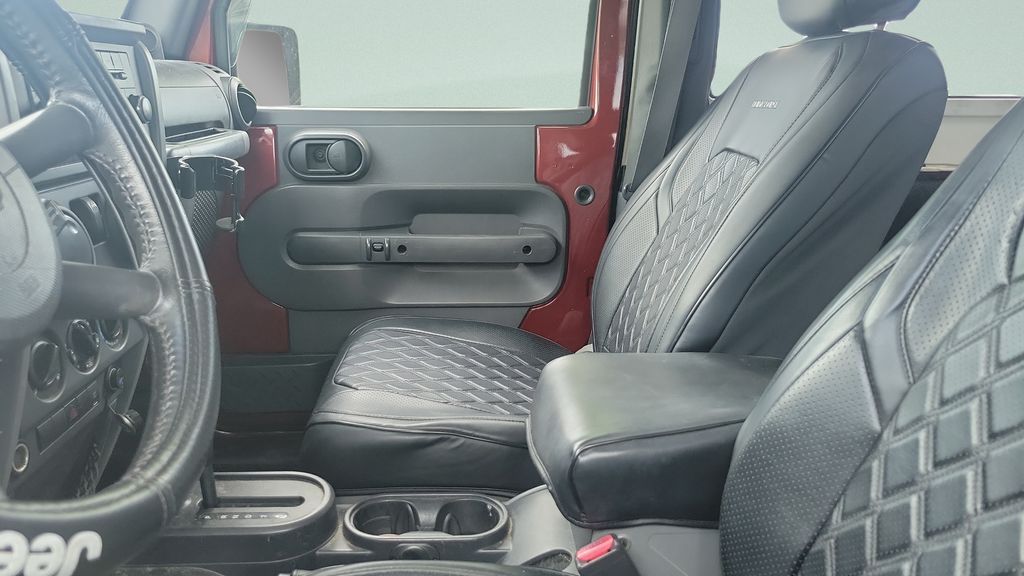 Used 2009 Red Jeep X image 6