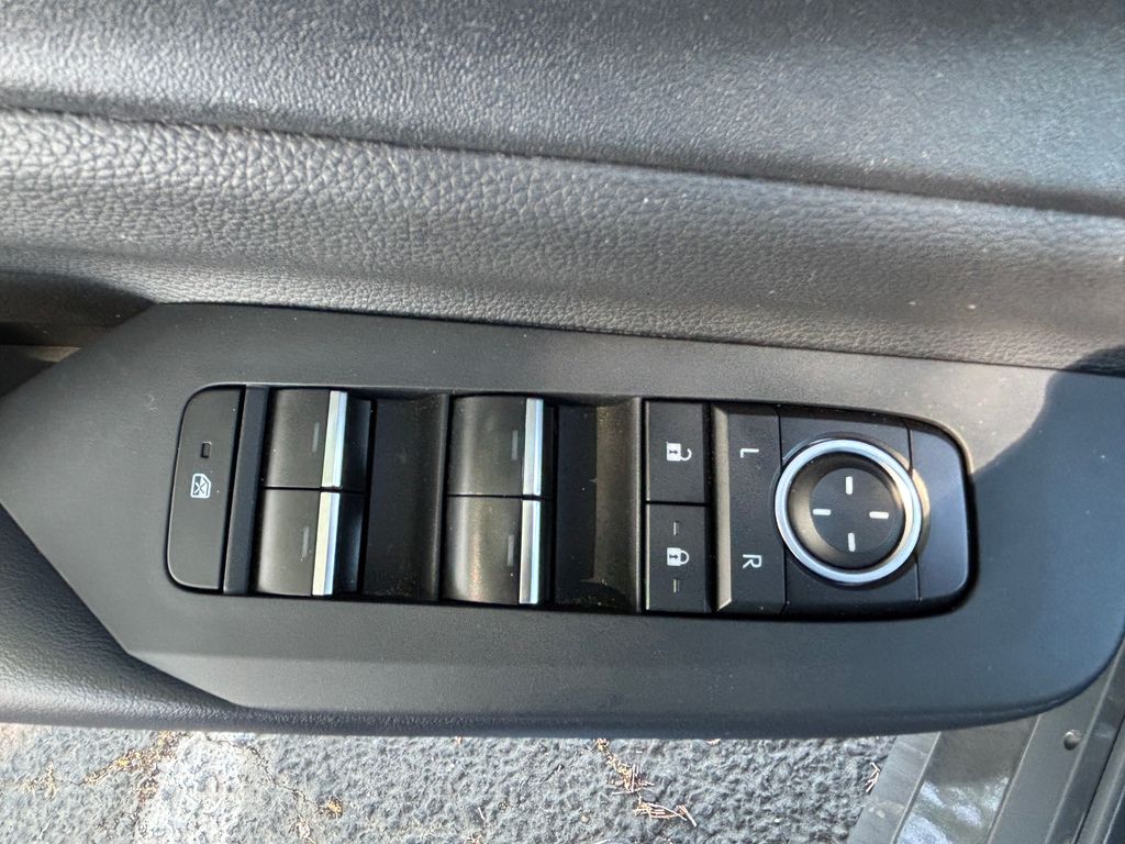 Thumbnail: 2023 Toyota Prius Prime - 27