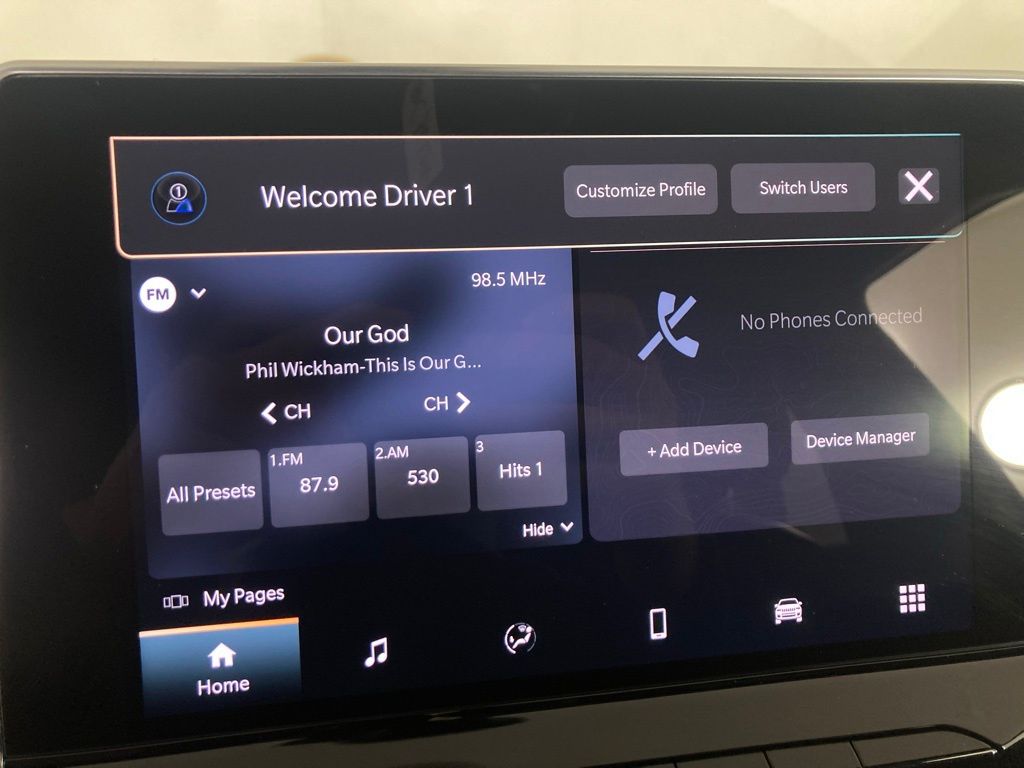 New 2026 Black Jeep Latitude image 3