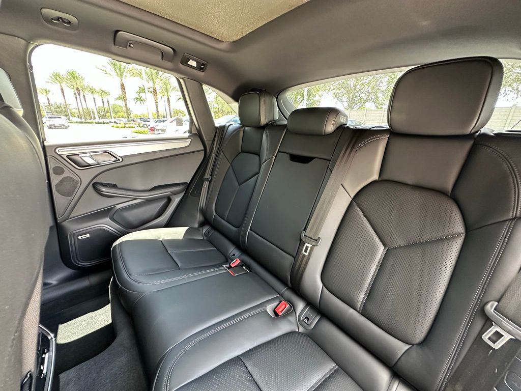 2025 Porsche Macan  29