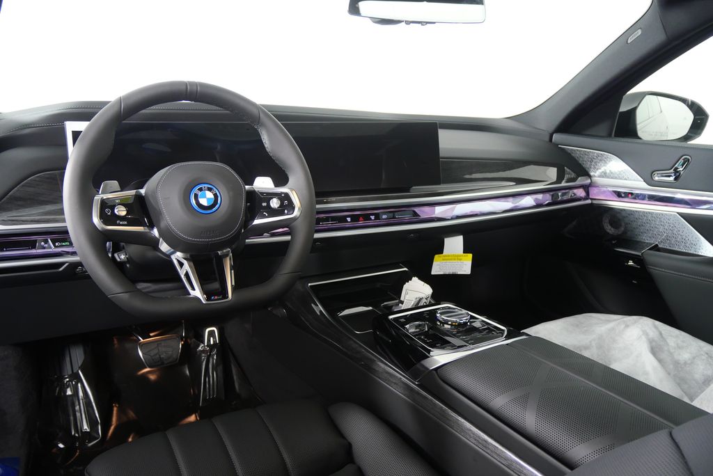 Thumbnail: 2026 BMW 7 Series - 19