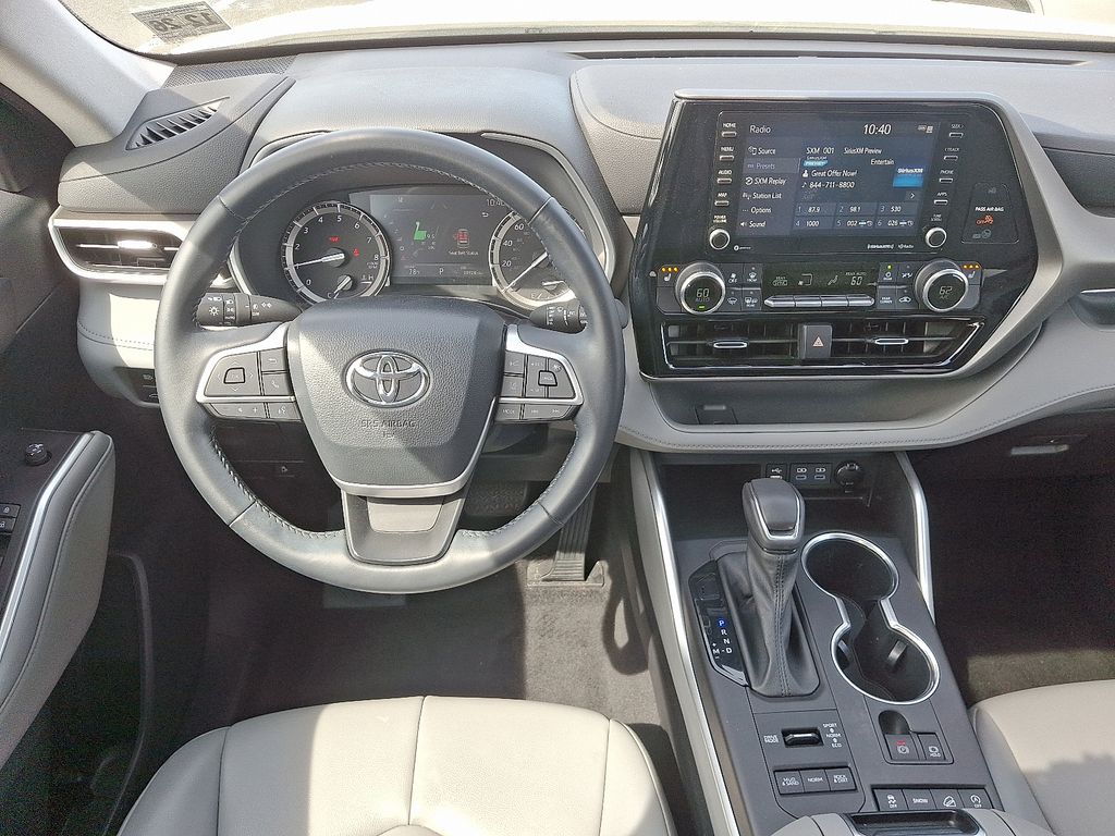 2022 Toyota Highlander XLE 13