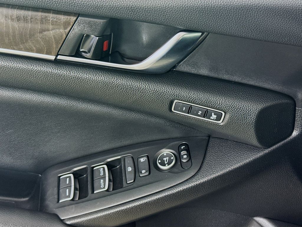 Used Car 2021 Honda Accord  Ex-l For Sale Under $25,000 In Austin, Texas