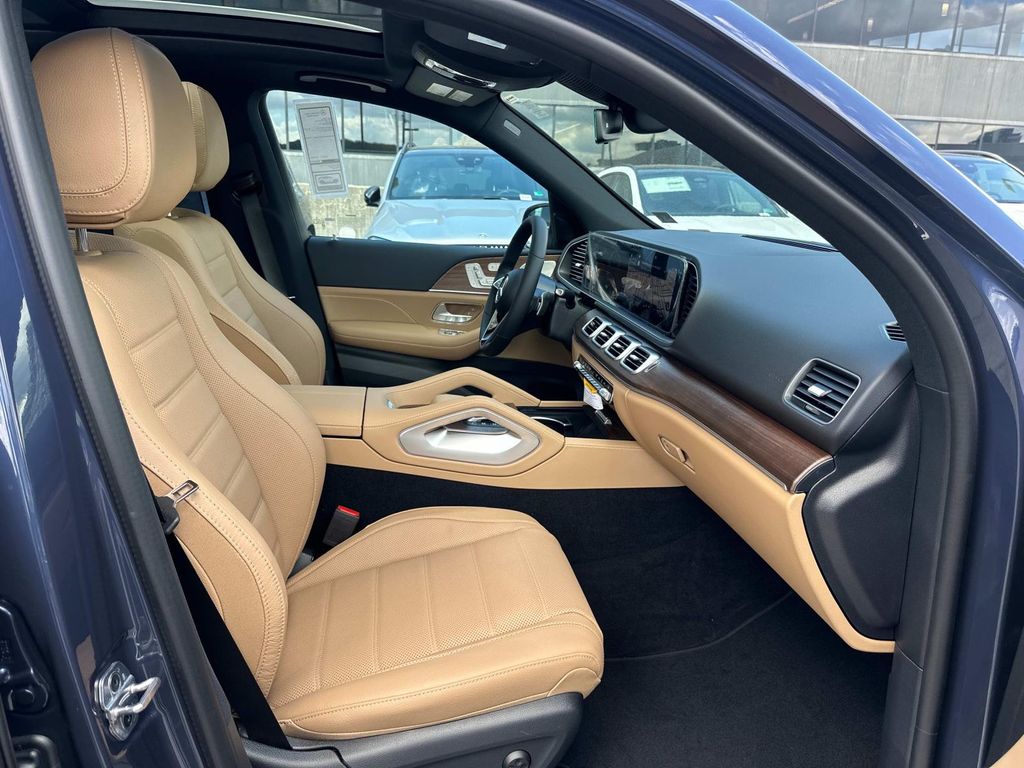 Thumbnail: 2026 Mercedes-Benz GLE - 16