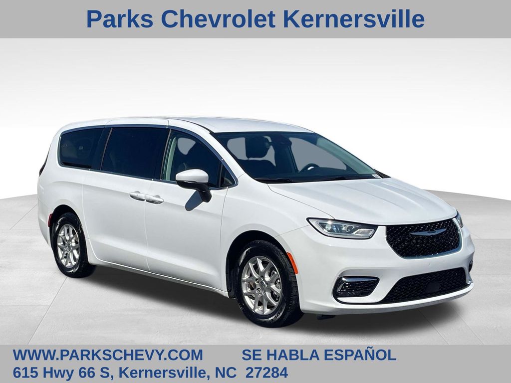 Bright White Clearcoat 2023 Chrysler Pacifica Touring L FWD Minivan Front-Wheel Drive 9-Speed Automatic