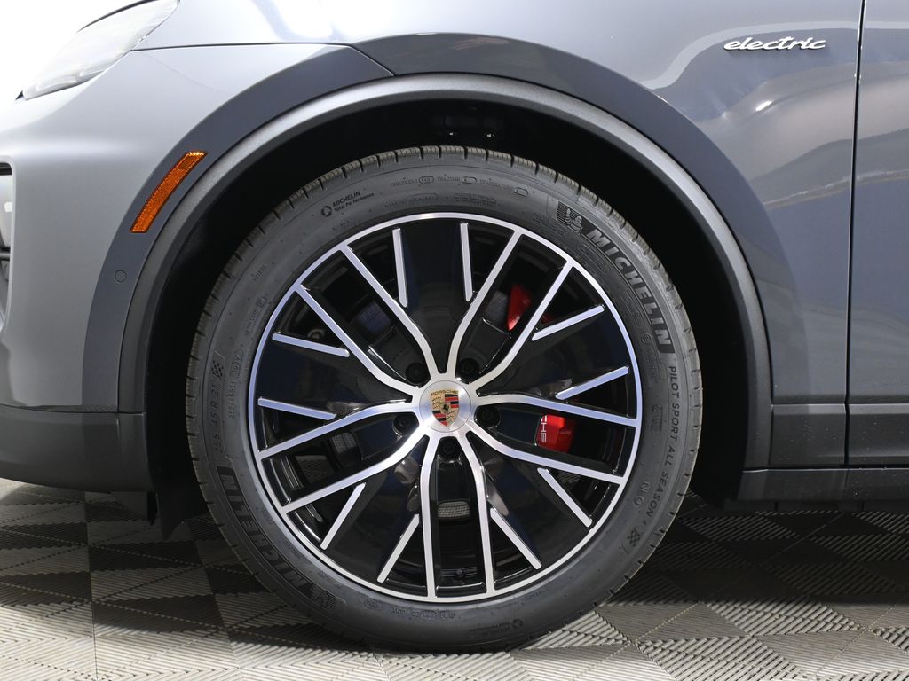 Thumbnail: 2025 Porsche Macan - 13