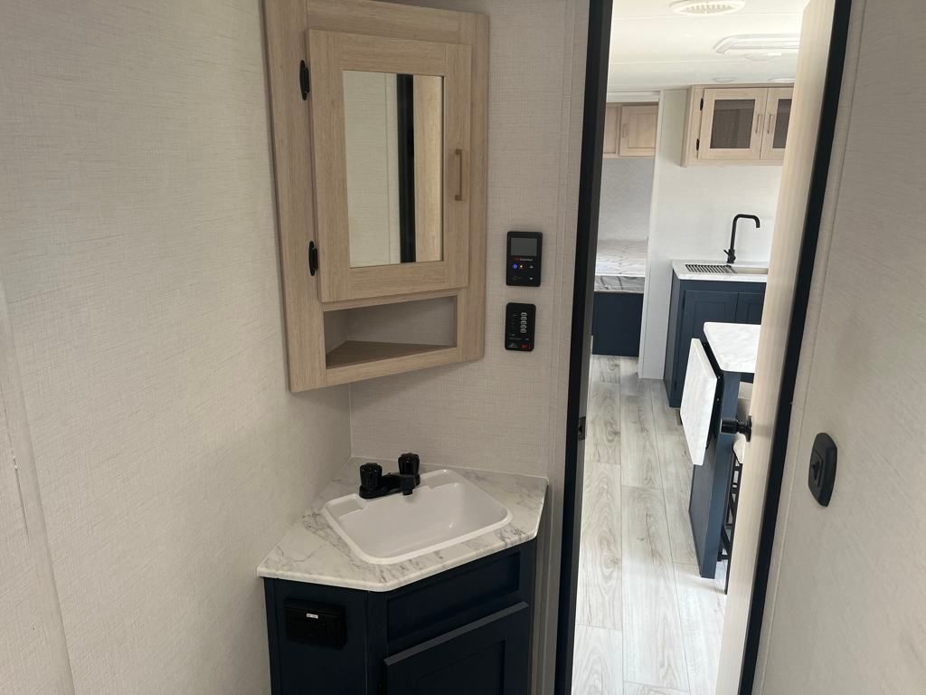 2025 Prime Time Avenger 25 MKB Travel Trailer