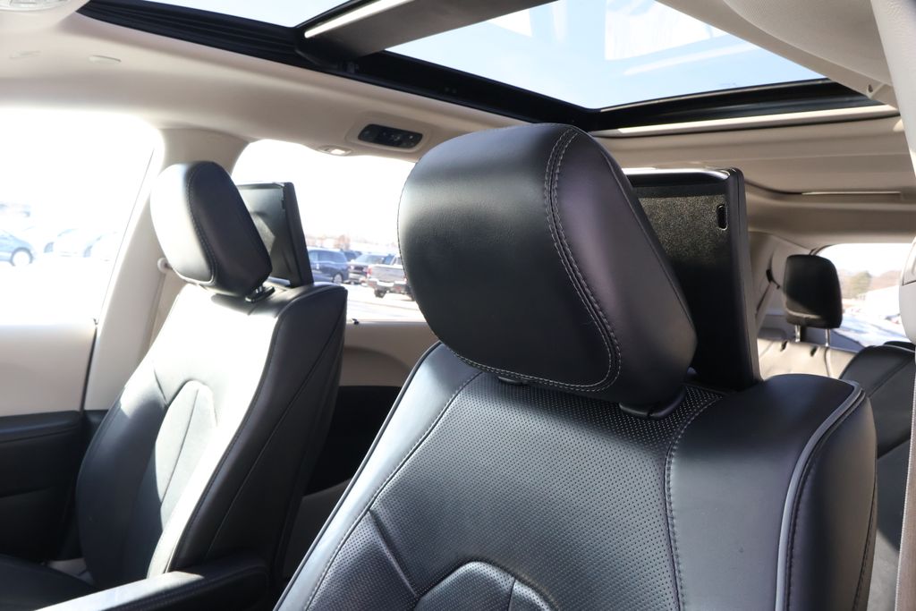 Thumbnail: 2018 Chrysler Pacifica - 30