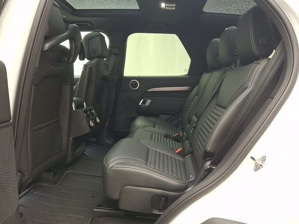 Thumbnail: 2025 Land Rover Discovery - 10