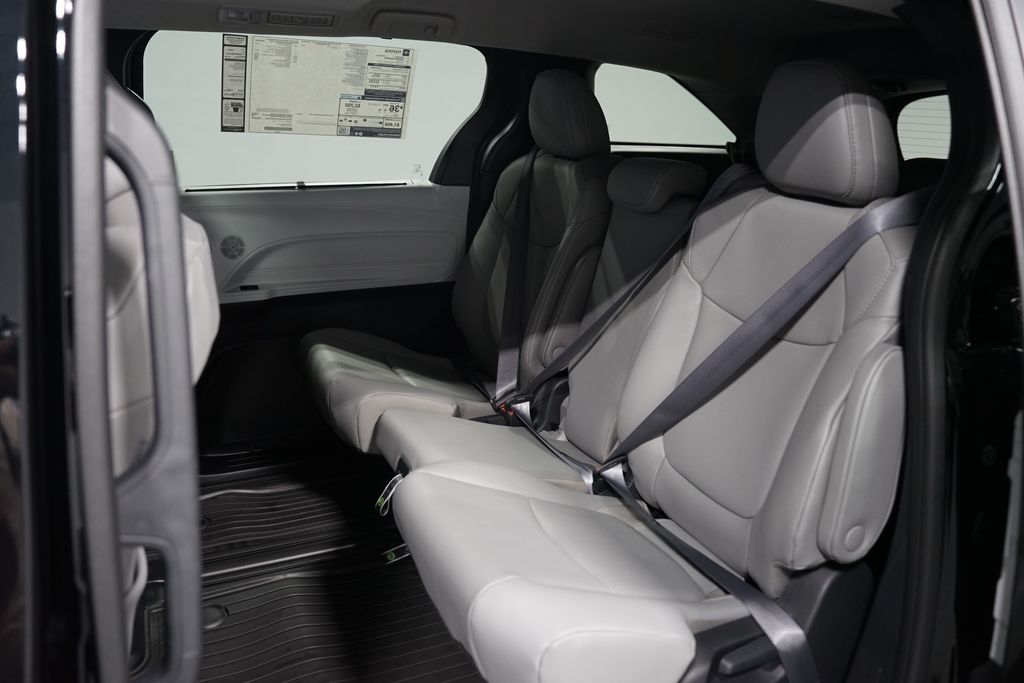 Thumbnail: 2025 Toyota Sienna - 29