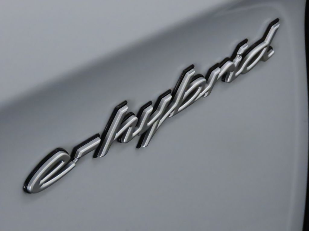 Thumbnail: 2026 Porsche Panamera - 13