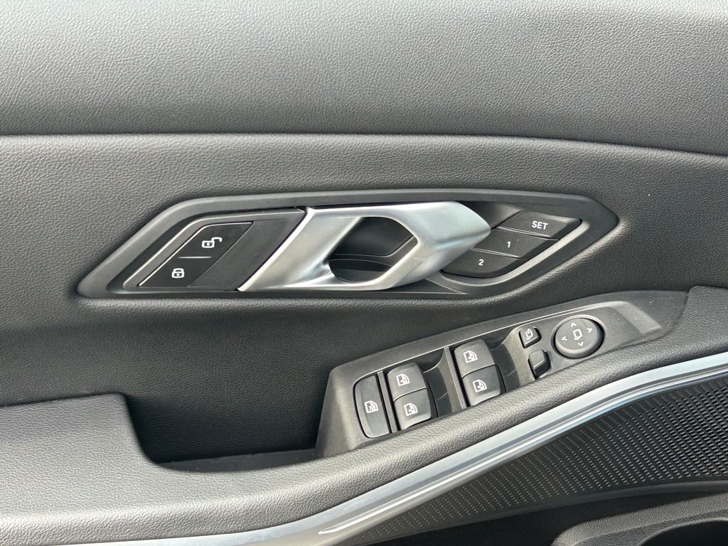 Thumbnail: 2026 BMW 3 Series - 12