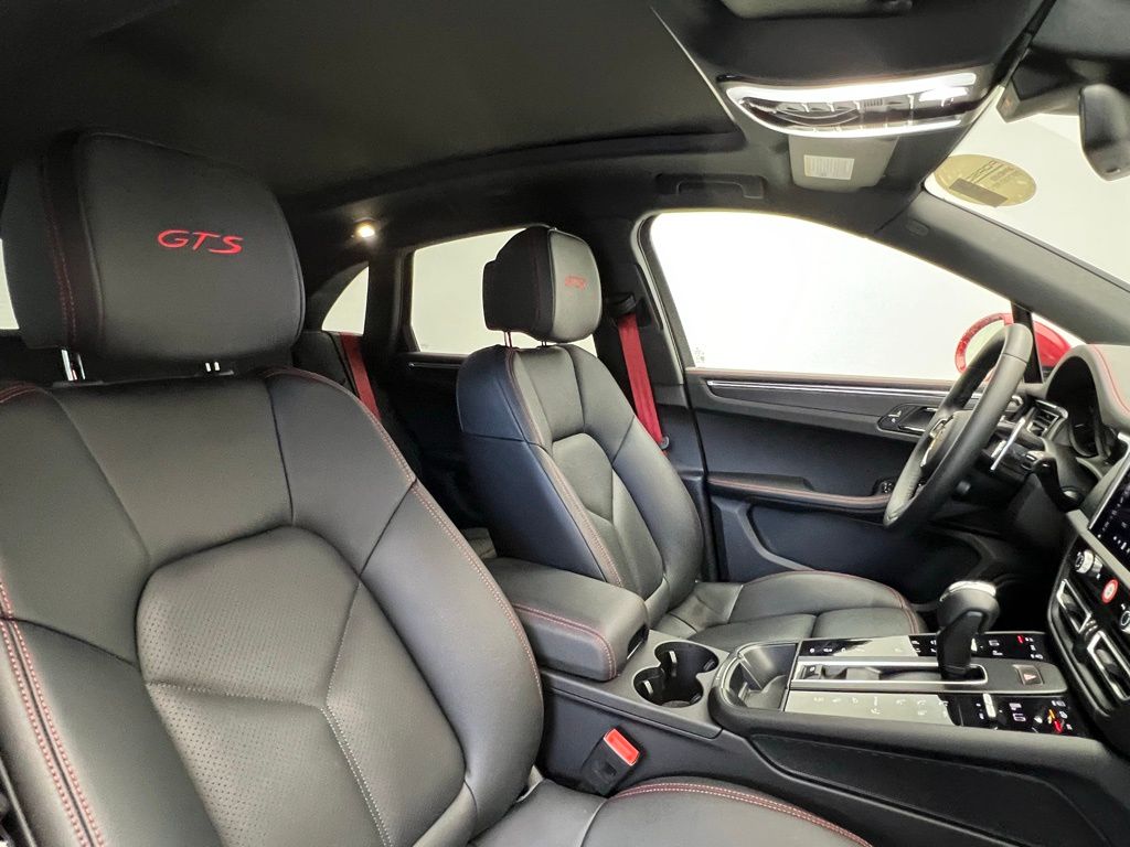 Thumbnail: 2024 Porsche Macan - 16