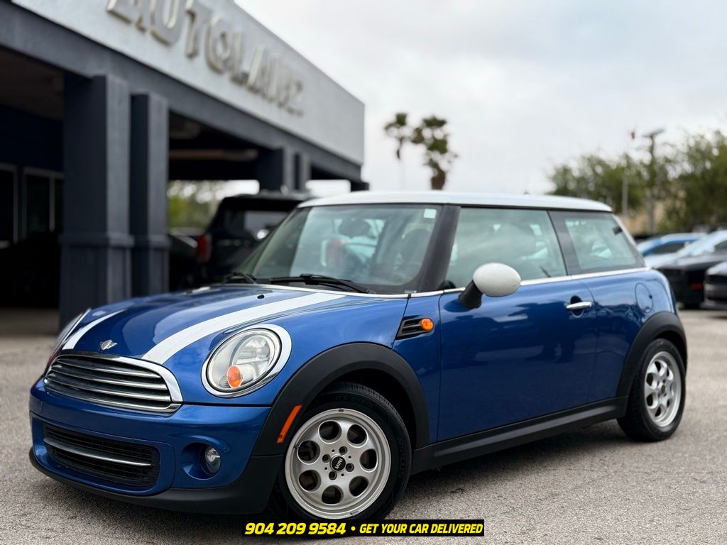 Lightning Blue Metallic 2013 MINI Cooper Hatchback Front-Wheel Drive 6-Speed Automatic