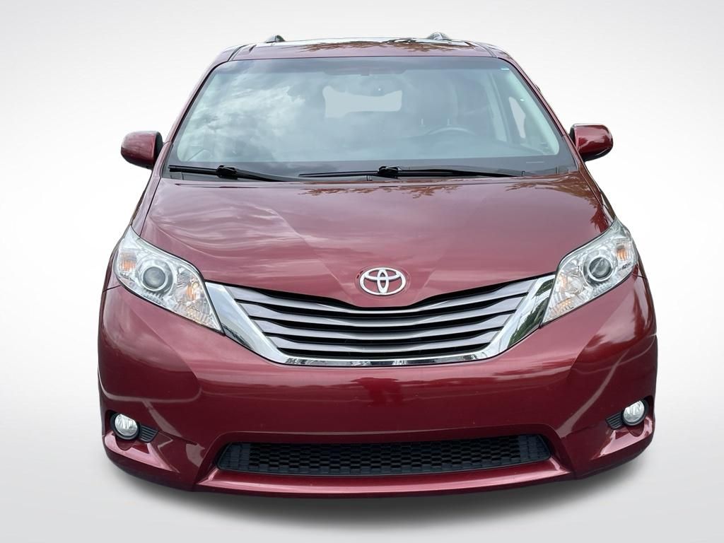 Thumbnail: 2017 Toyota Sienna - 9