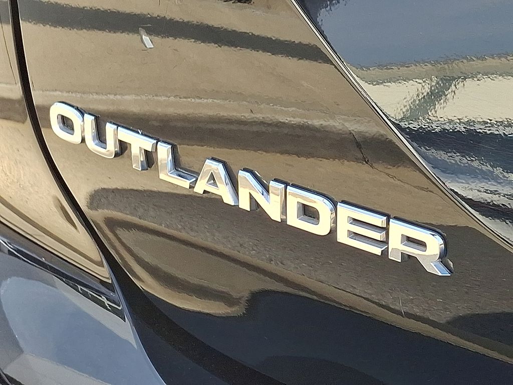 Thumbnail: 2022 Mitsubishi Outlander - 29