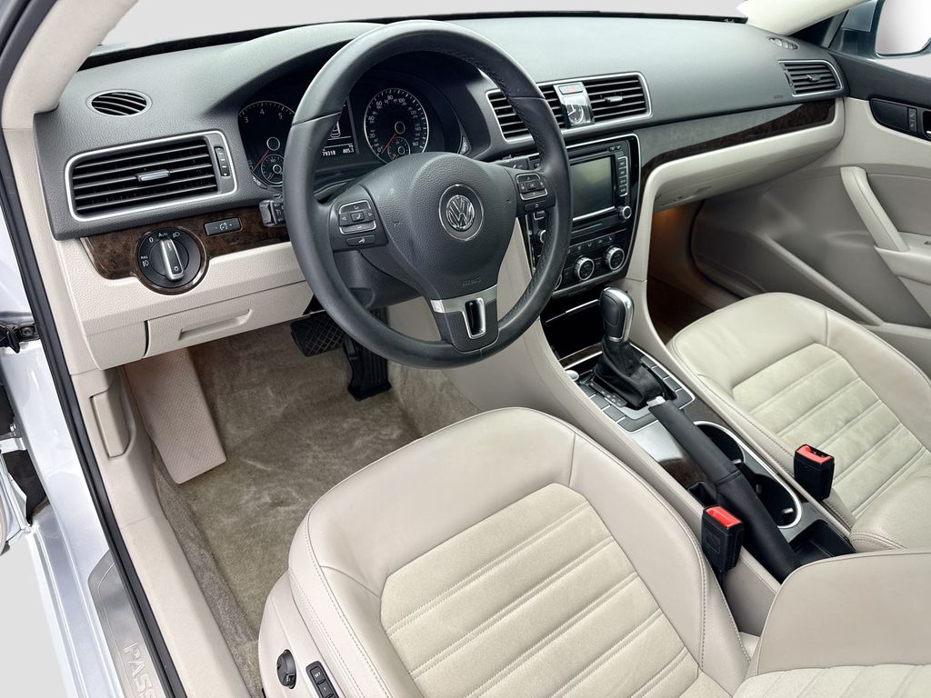 Thumbnail: 2015 Volkswagen Passat - 9
