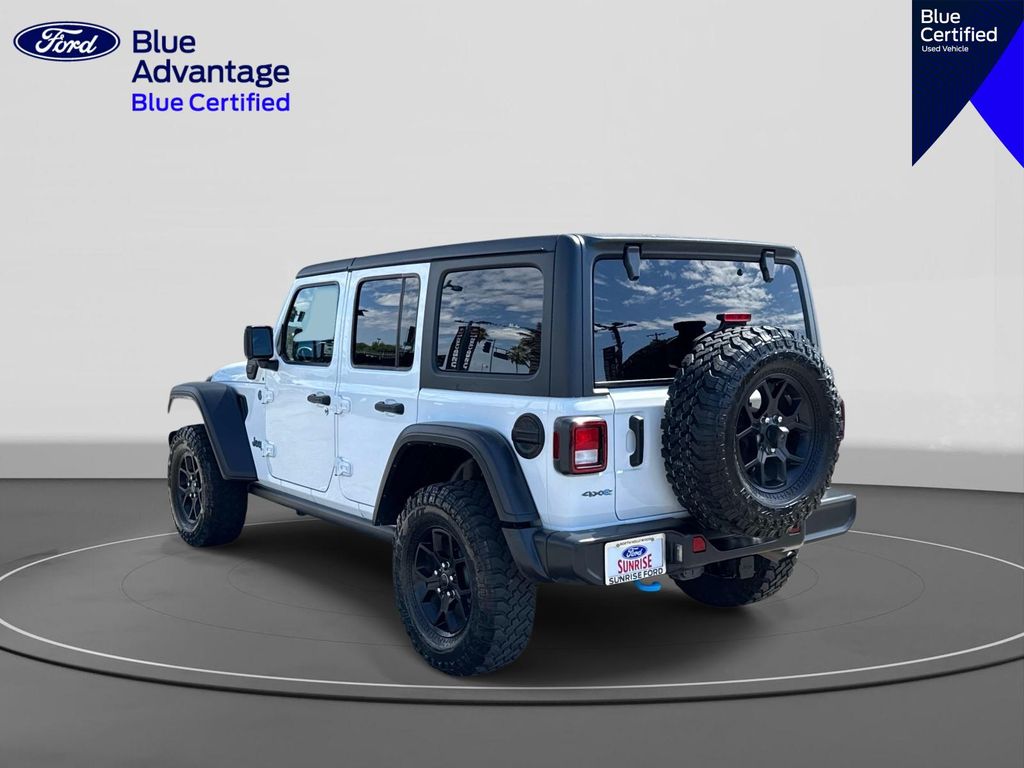 View vehicle photo 7