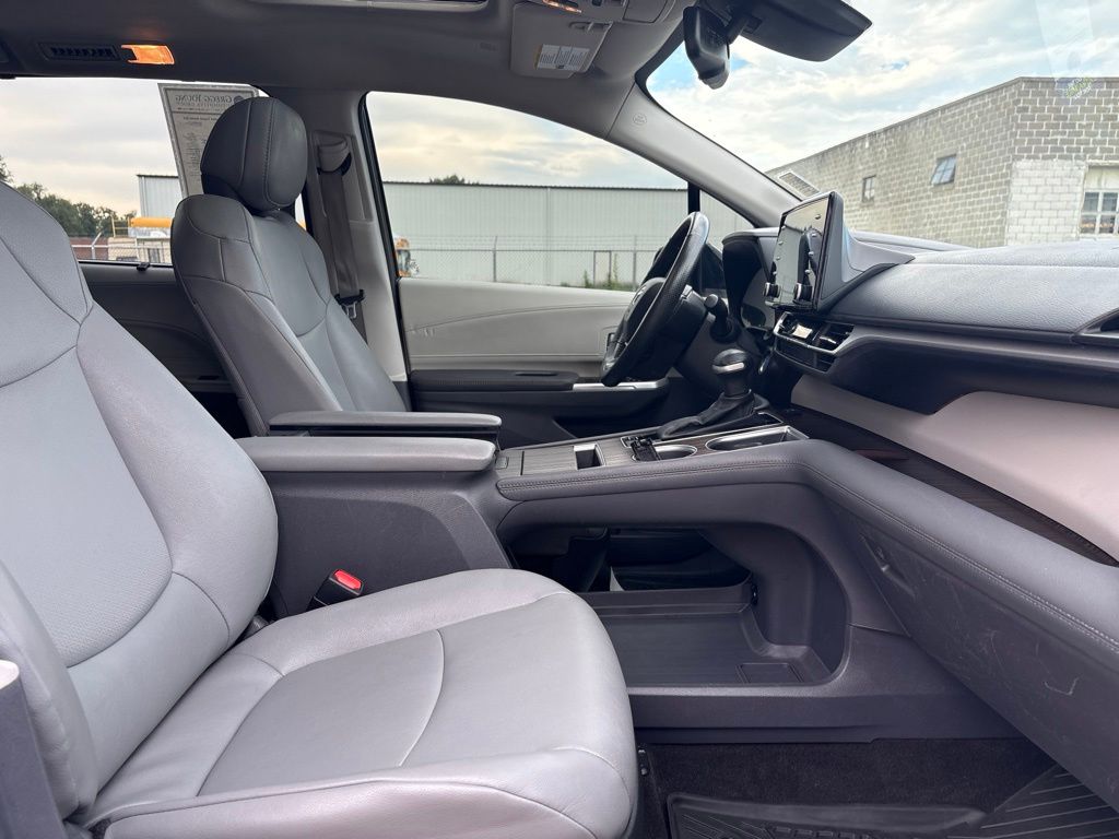 Used 2024 Toyota Sienna Van