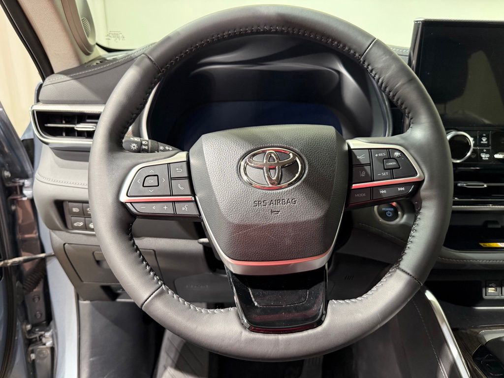 Thumbnail: 2024 Toyota Highlander - 25