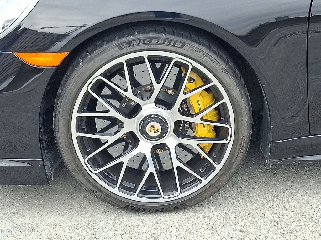 Thumbnail: 2016 Porsche 911 - 10