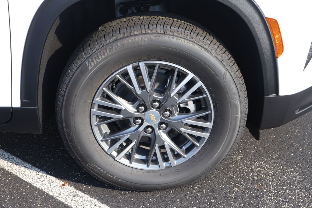 Thumbnail: 2026 Chevrolet Traverse - 5