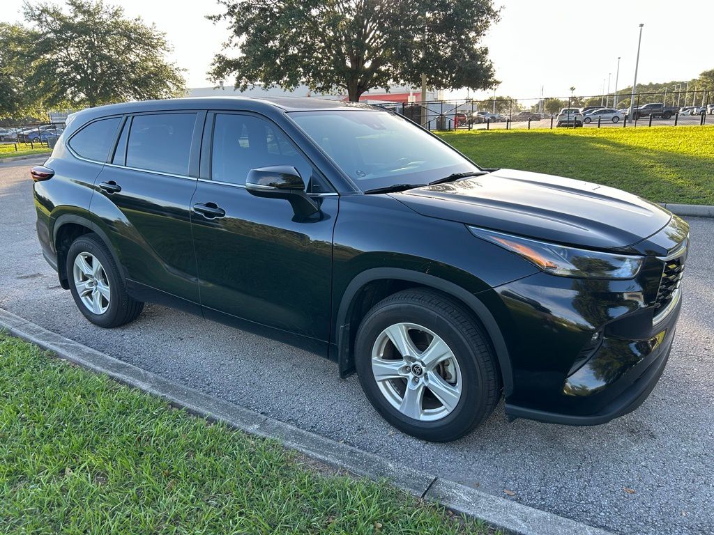 2024 Toyota Highlander LE 7