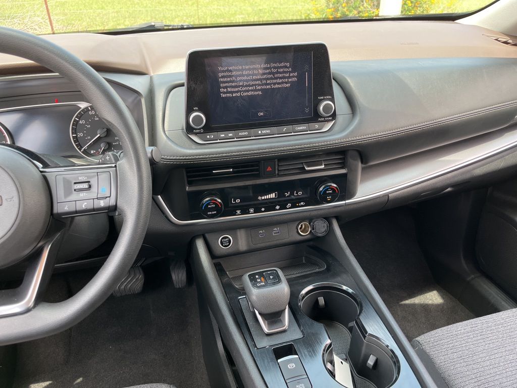 2023 Nissan Rogue SV 18
