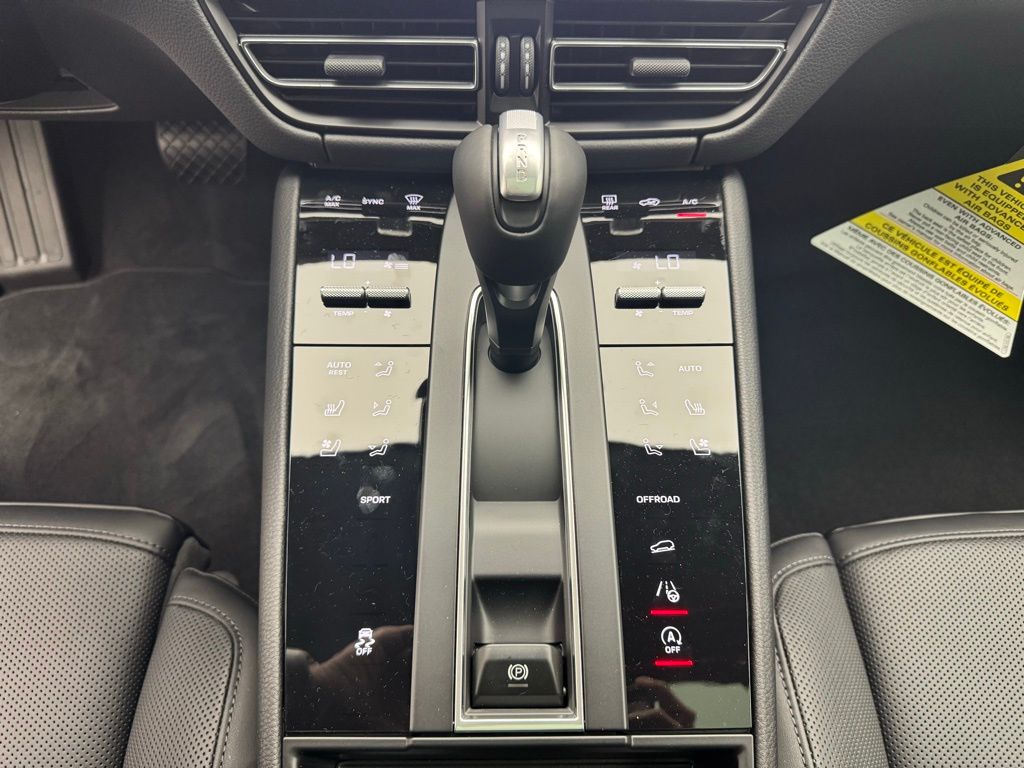 Thumbnail: 2025 Porsche Macan - 28