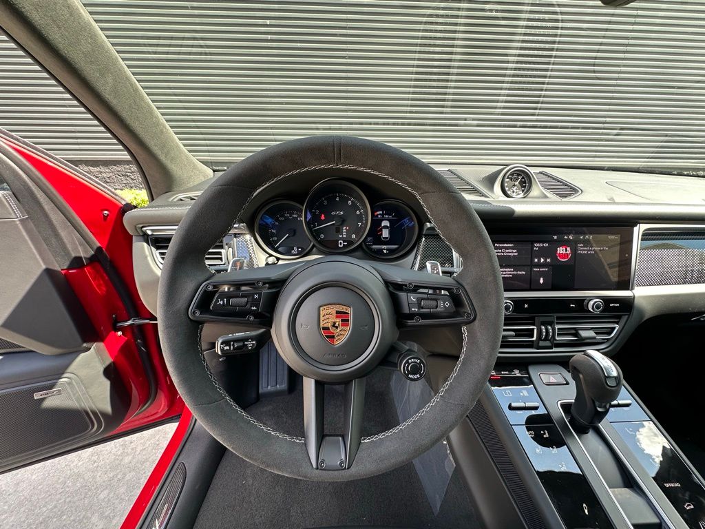 Thumbnail: 2026 Porsche Macan - 17