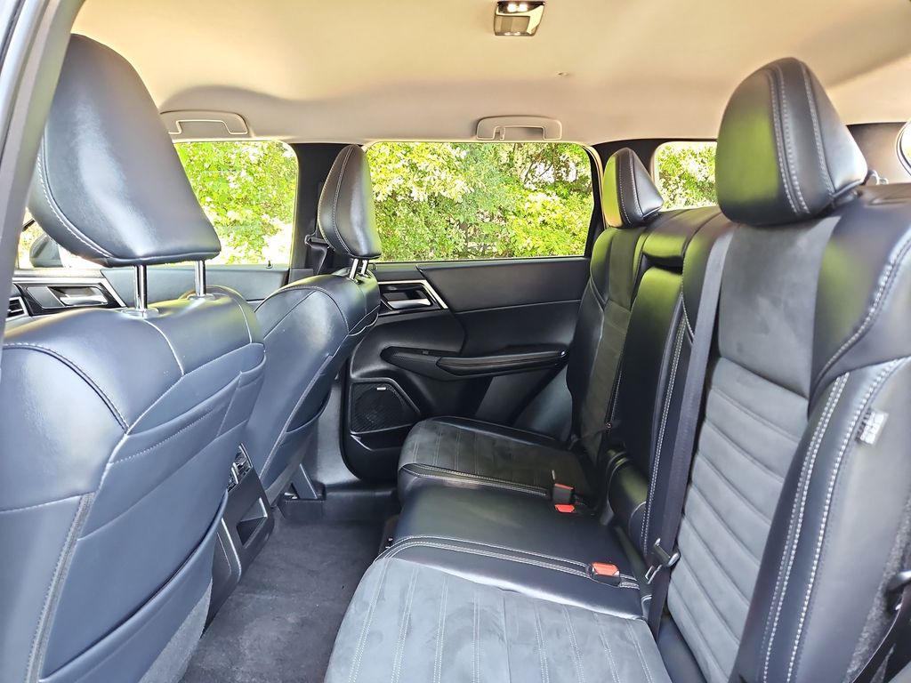 2025 Mitsubishi Outlander 27