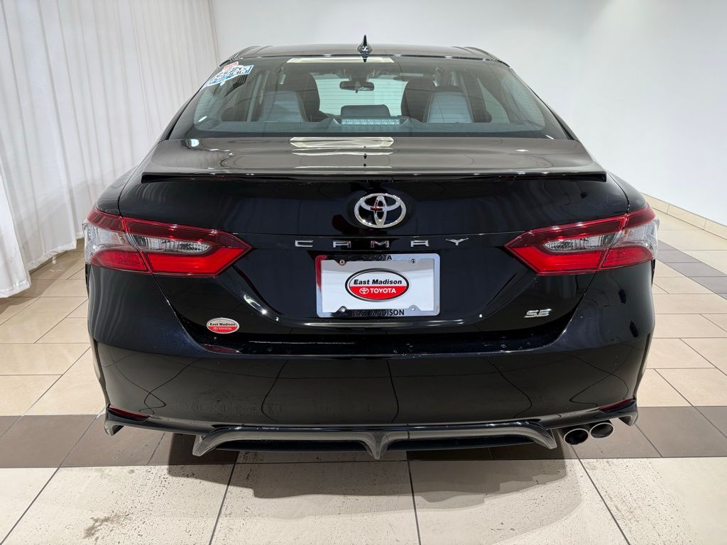 2021 Toyota Camry SE 4