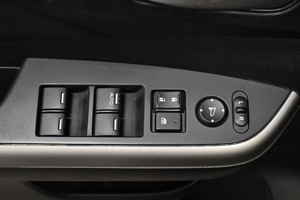 Thumbnail: 2013 Honda CR-V - 16