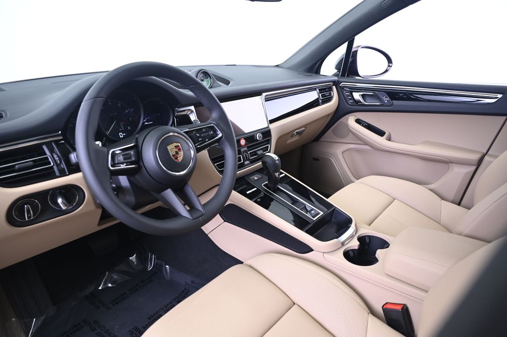 Thumbnail: 2026 Porsche Macan - 4