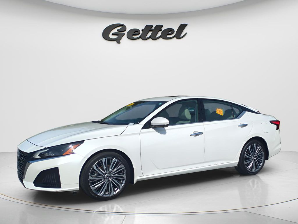 Pearl White Tricoat 2024 Nissan Altima 2.5 SL FWD Sedan Front-Wheel Drive Continuously Variable Transmission