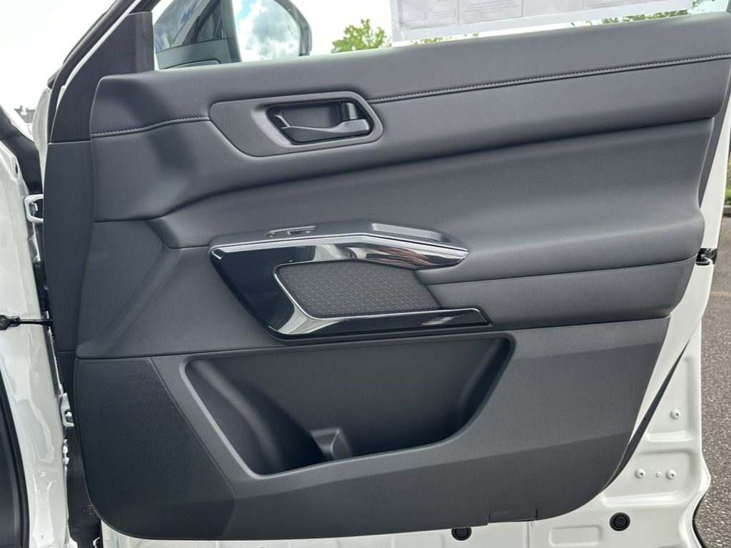 2025 Nissan Pathfinder S