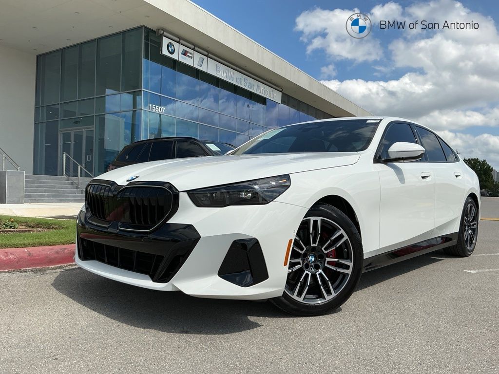 Alpine White 2025 BMW 5 Series Sedan Rear-Wheel Drive 8-Speed Automatic