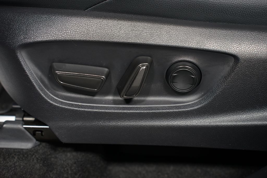 Thumbnail: 2024 Toyota bZ4X - 31