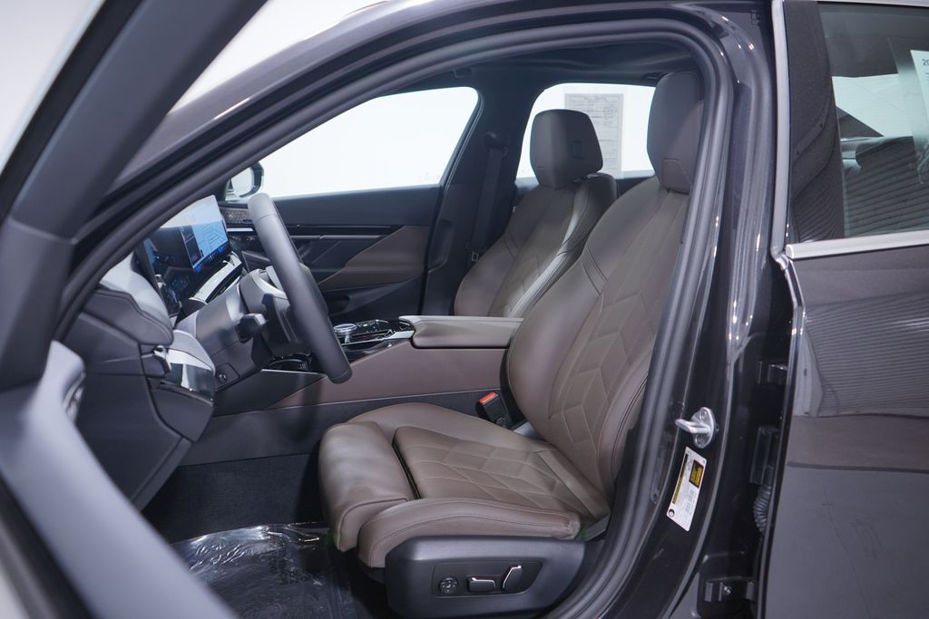 Thumbnail: 2025 BMW 5 Series - 7