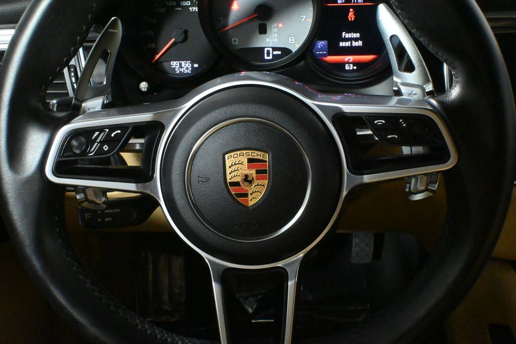 Thumbnail: 2018 Porsche Macan - 18