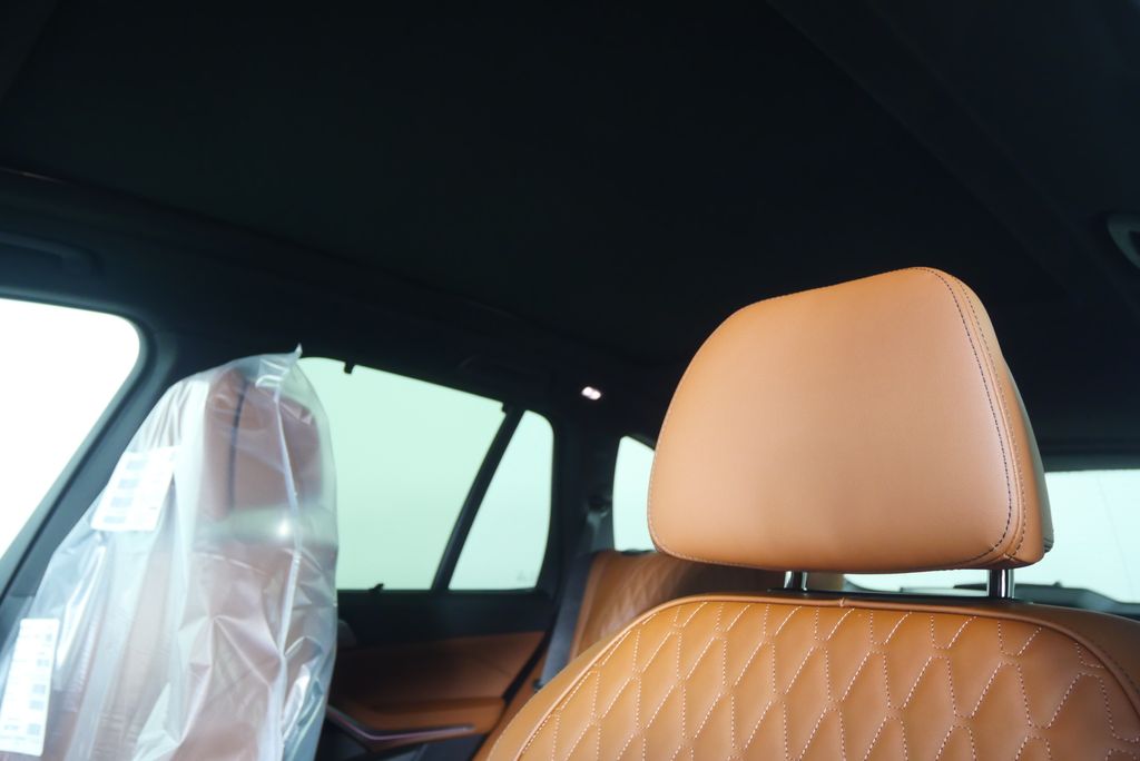 Thumbnail: 2026 BMW X5 - 11