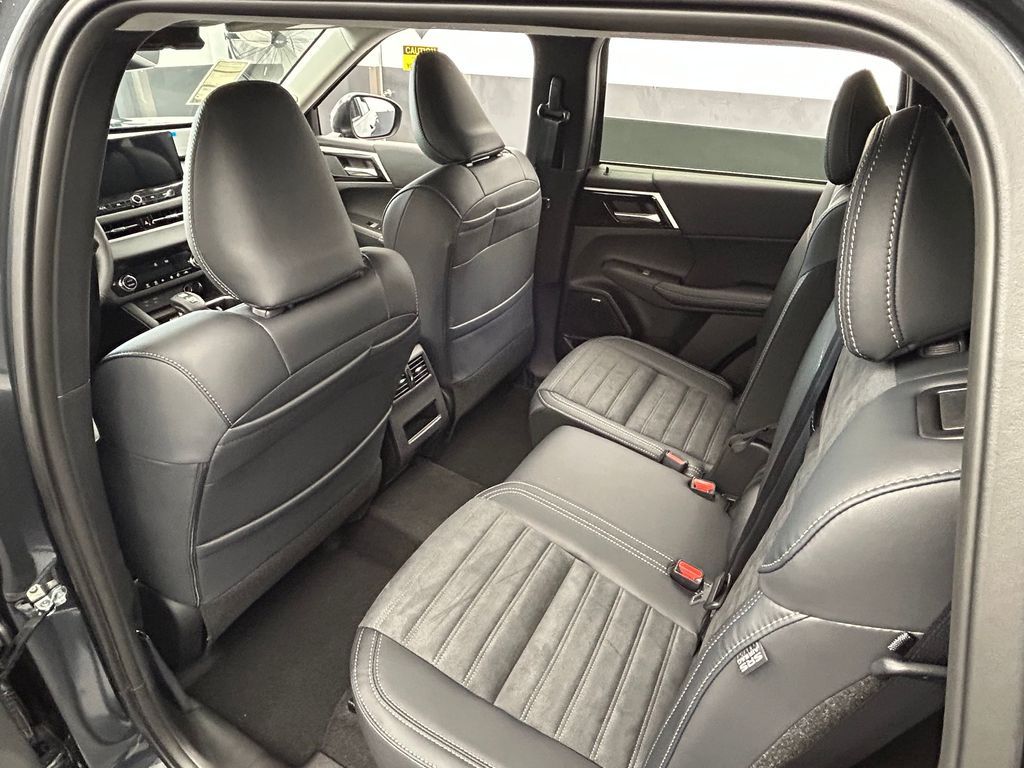 New 2026 Graphite Gray Mitsubishi SE image 39