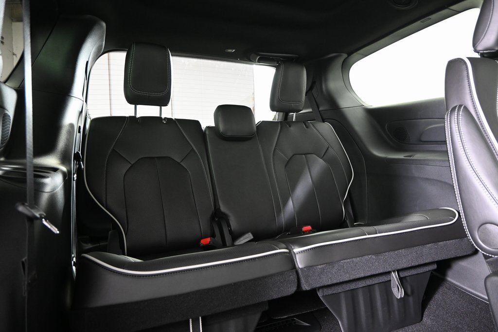 2026 Chrysler Pacifica Limited - Photo 18
