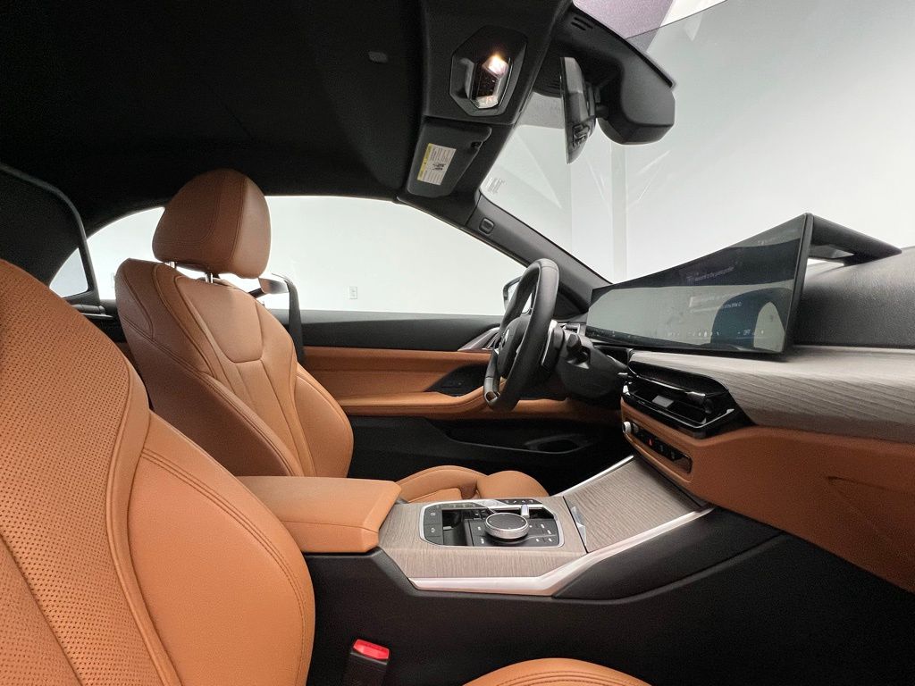 Thumbnail: 2025 BMW 4 Series - 10