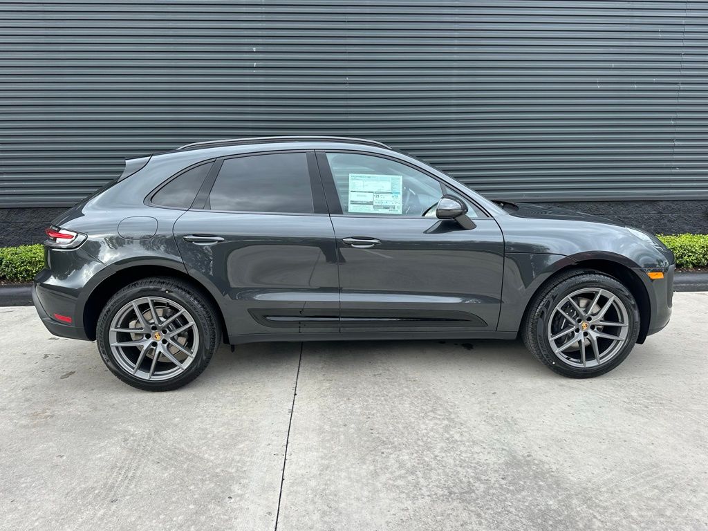 Thumbnail: 2026 Porsche Macan - 10