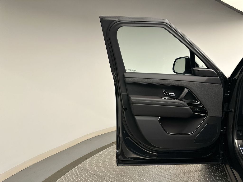 Thumbnail: 2025 Land Rover Range Rover Sport - 8