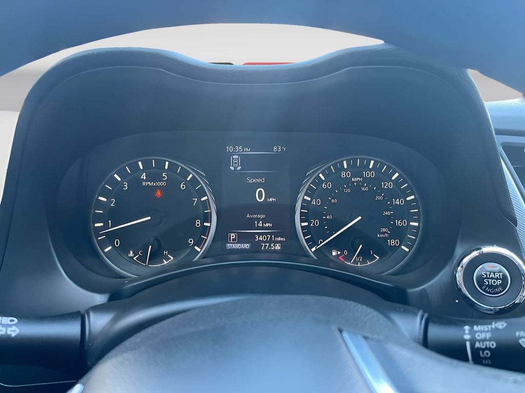 Used 2022 White INFINITI LUXE image 12