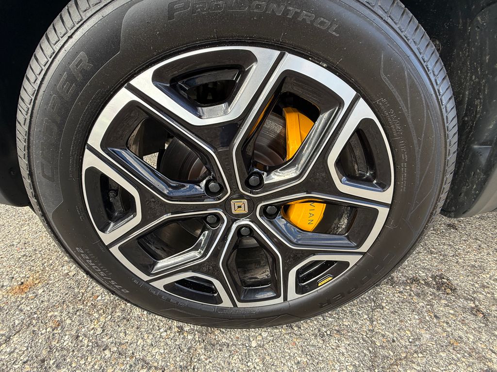 Rivian R1S