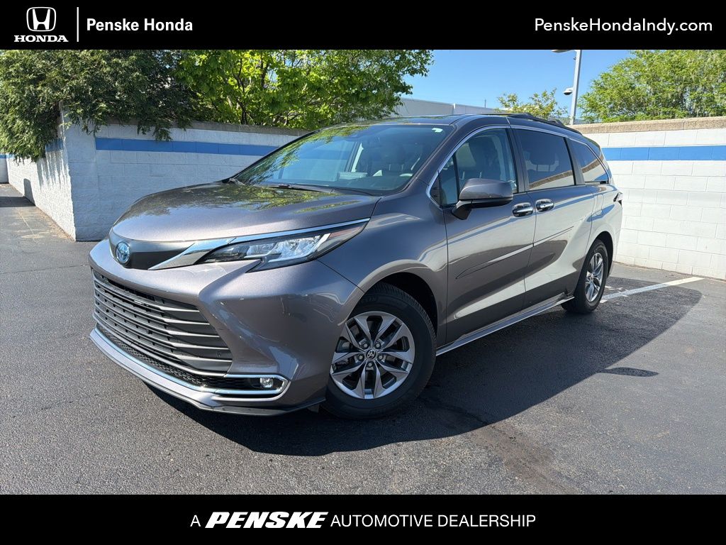 Thumbnail: 2023 Toyota Sienna - 1